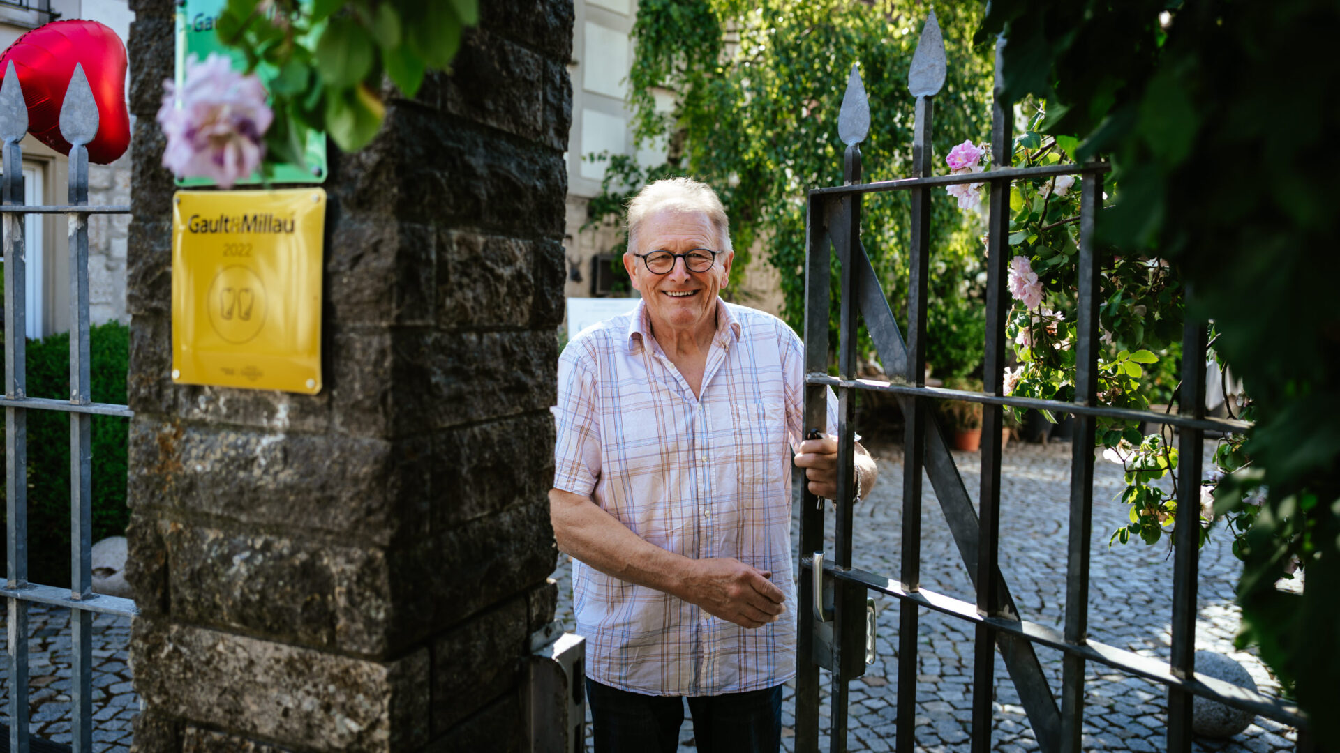 Albrecht Stahl kümmert sich um die Gästezimmer im Winzerhof Stahl Auernhofen