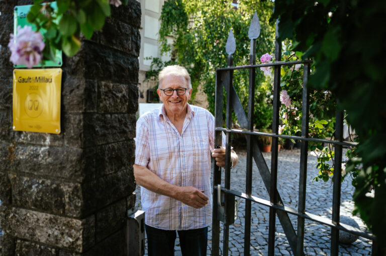 Albrecht Stahl kümmert sich um die Gästezimmer im Winzerhof Stahl Auernhofen